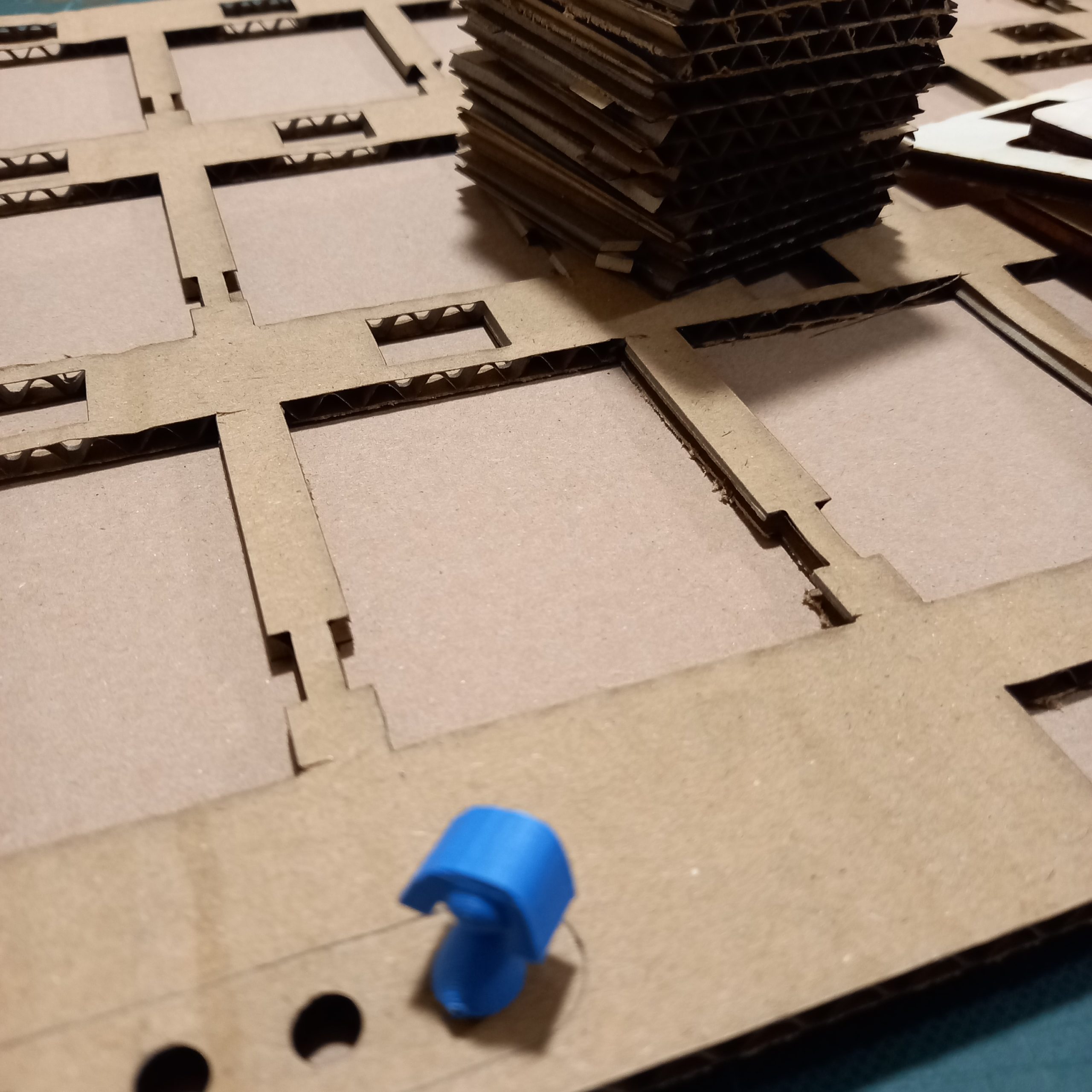 fablab la verriere fabrication qui est-ce maquette carton
