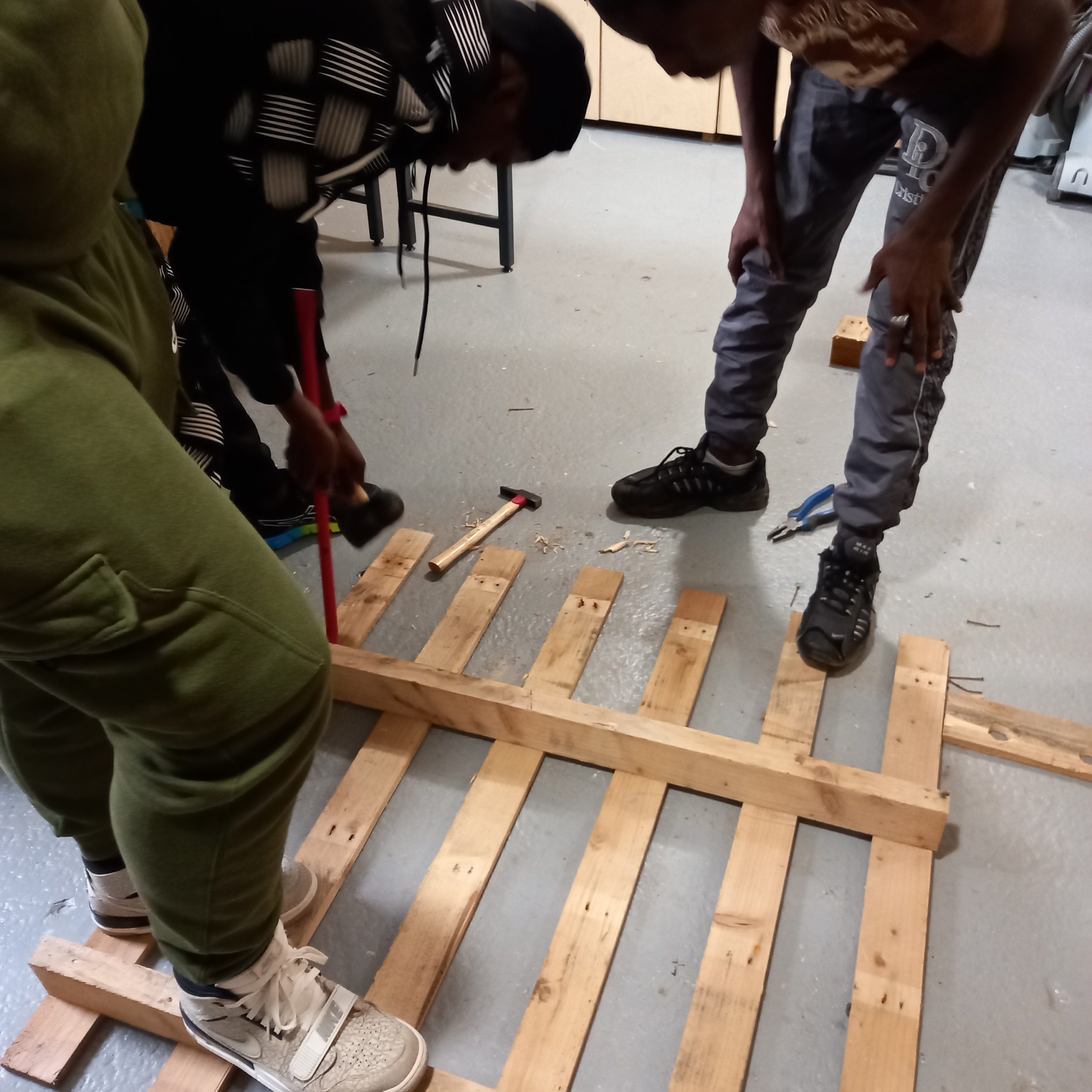 fablab la verriere montreuil demontage palette atelier bois