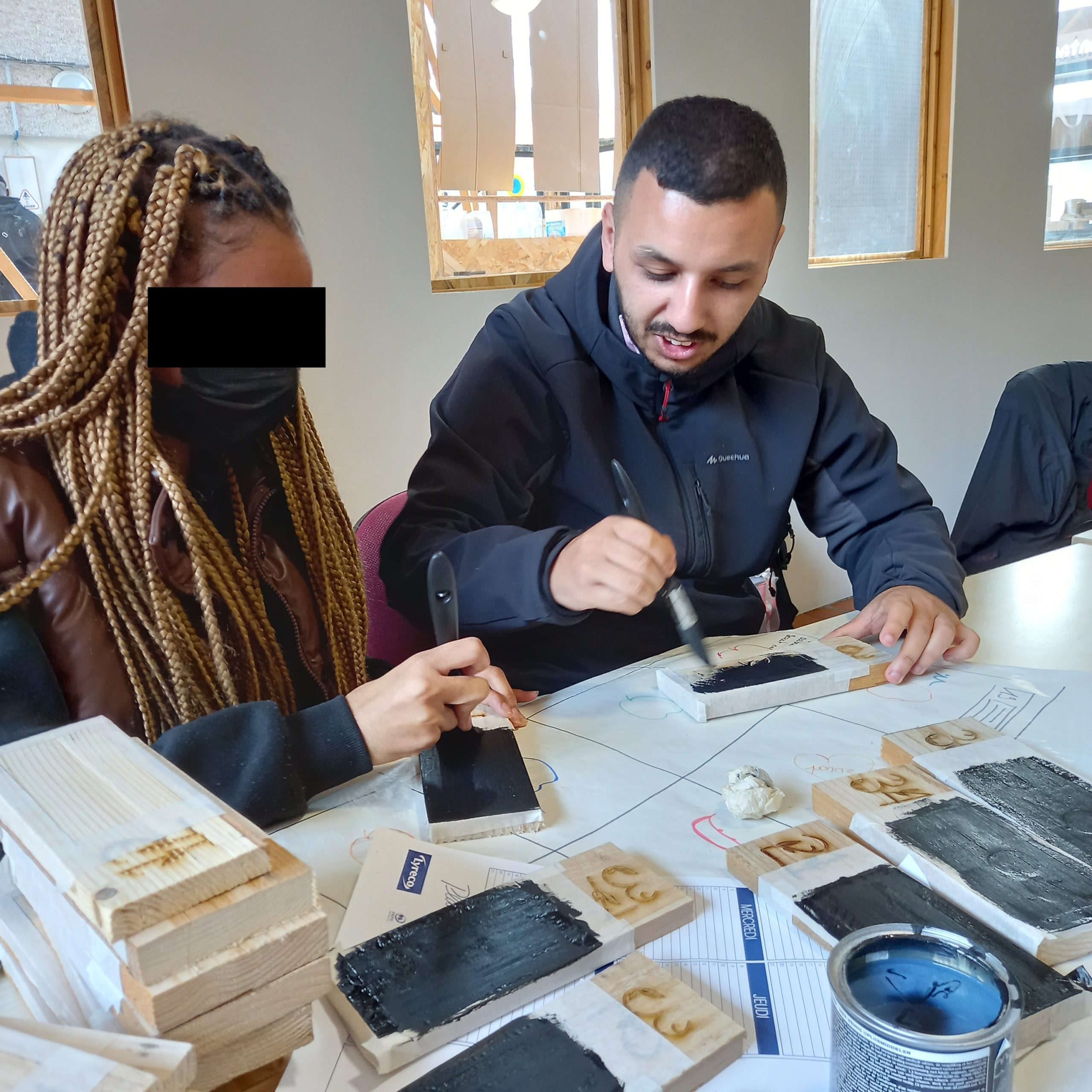fablab la verriere montreuil peinture craie pancartes jardin