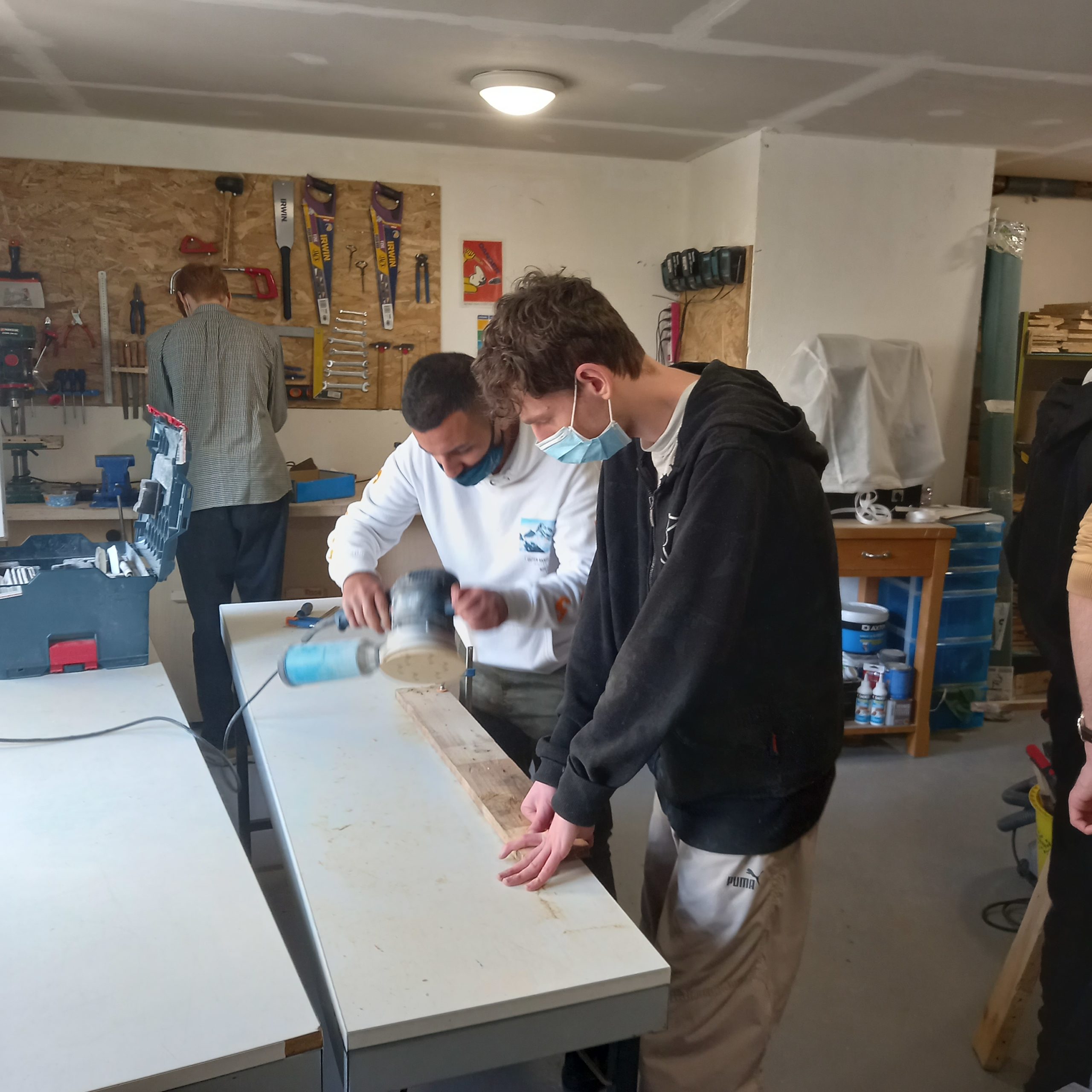 fablab la verriere montreuil ponceuse excentrique bois de palette mobilier atelier bois